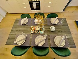 One Lux Stay near Fashion District