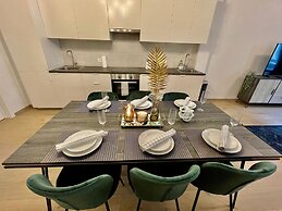 One Lux Stay near Fashion District