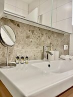 One Lux Stay near Fashion District