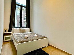 One Lux Stay near Fashion District
