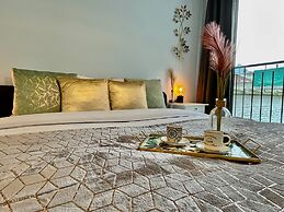 One Lux Stay near Fashion District