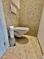 One Lux Stay near Fashion District