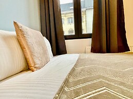 One Lux Stay near Fashion District