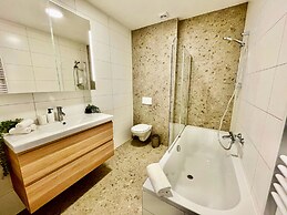 One Lux Stay near Fashion District