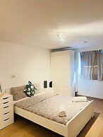 One Lux Stay near Fashion District