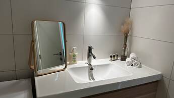 One Lux Stay near Fashion District