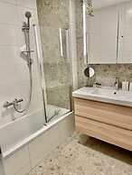 One Lux Stay near Fashion District