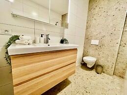 One Lux Stay near Fashion District