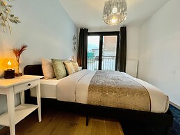 One Lux Stay near Fashion District