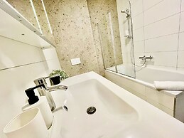 One Lux Stay near Fashion District