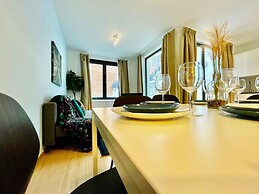 One Lux Stay near Fashion District