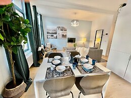 One Lux Stay near Fashion District