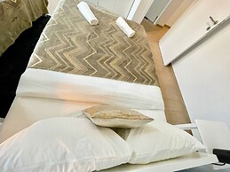 One Lux Stay near Fashion District