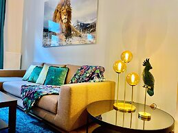 One Lux Stay near Fashion District