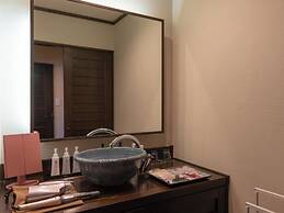 Isoarukinoyuyado Ushiogumo