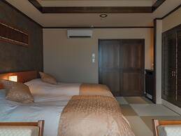 Isoarukinoyuyado Ushiogumo