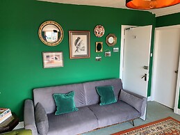 Squirrel Away Apartment Crieff