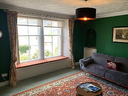 Squirrel Away Apartment Crieff