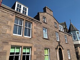 Squirrel Away Apartment Crieff