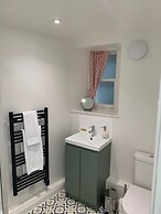 Squirrel Away Apartment Crieff