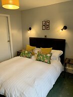 Squirrel Away Apartment Crieff