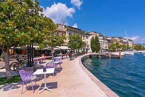 Elena Apart-balcony & Parking Private