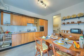 Elena Apart-balcony & Parking Private