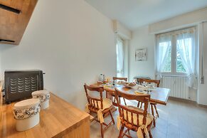 Elena Apart-balcony & Parking Private