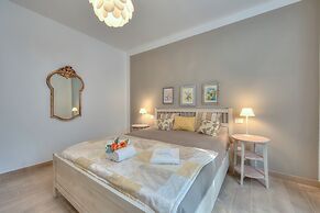 Elena Apart-balcony & Parking Private