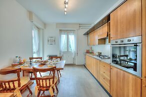 Elena Apart-balcony & Parking Private