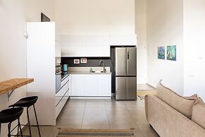 Cozy 2BDR with Parking