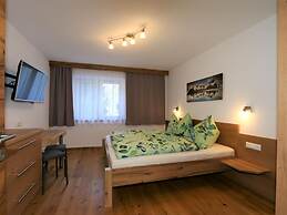 Beautiful Holiday Flat in Krimml Near Waterfalls