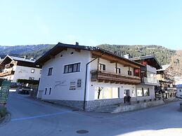 Beautiful Holiday Flat in Krimml Near Waterfalls