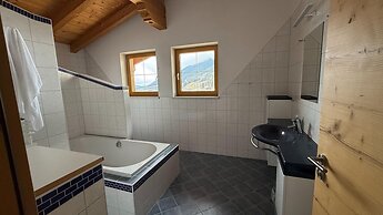 The Stubai Lodge - Modern Living With Garden & Mountain View