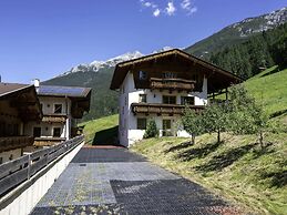 The Stubai Lodge - Modern Living With Garden & Mountain View