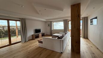 The Stubai Lodge - Modern Living With Garden & Mountain View