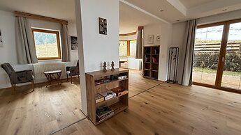 The Stubai Lodge - Modern Living With Garden & Mountain View