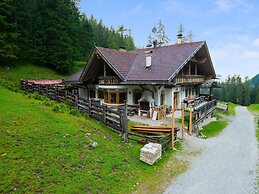 Quaint Alpine hut in the Stubaital With Sauna