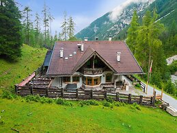 Quaint Alpine hut in the Stubaital With Sauna