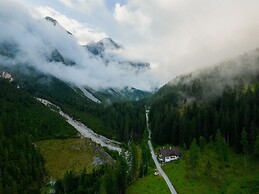 Quaint Alpine hut in the Stubaital With Sauna