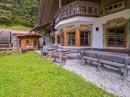 Quaint Alpine hut in the Stubaital With Sauna