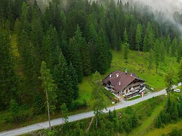 Quaint Alpine hut in the Stubaital With Sauna