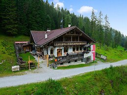 Quaint Alpine hut in the Stubaital With Sauna