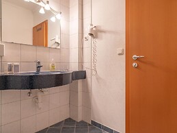 Quiet Apartment With ski Storage