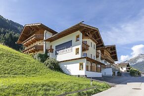 Quiet Apartment With ski Storage