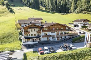 Quiet Apartment With ski Storage