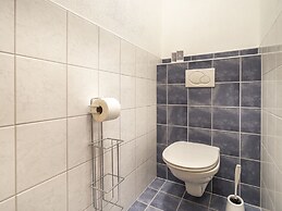 Quiet Apartment With ski Storage