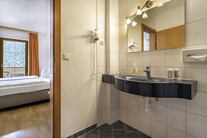 Quiet Apartment With ski Storage