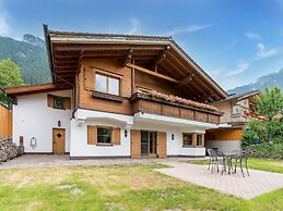 Charming Holiday Home in Maurach am Achensee
