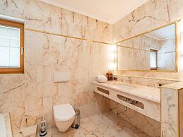 Charming Holiday Home in Maurach am Achensee